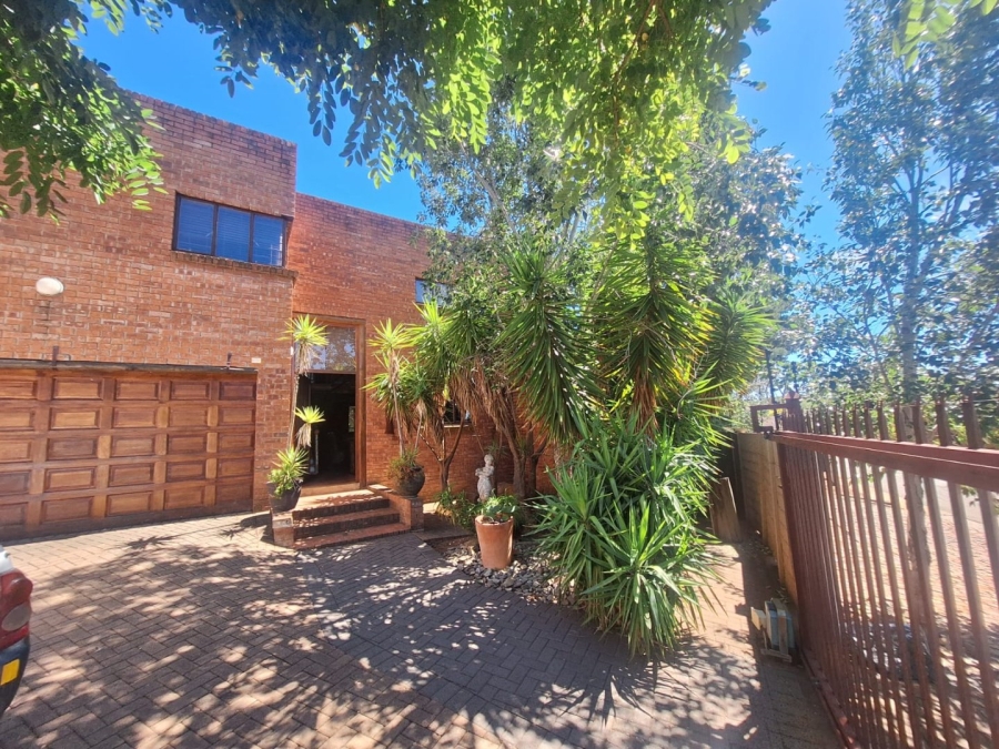 4 Bedroom Property for Sale in Pellissier Free State